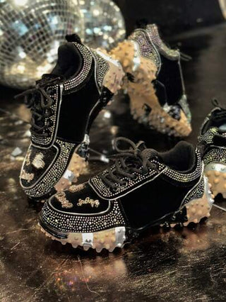 حذاء رياضي نسائي ذو بلاتفورم سميك مزين بالكريستال - ذو رباط وأطراف مدورة للاستخدام اليومي، من قماش عُلوي ومطاط للوحدة السفلية، راحة لليوم كامل، أحذية رياضية نسائية، كم قدم مريح، أحذية عصرية رجعية، وأسفل متين، موديل حديث 2025