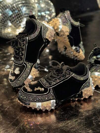 حذاء رياضي نسائي ذو بلاتفورم سميك مزين بالكريستال - ذو رباط وأطراف مدورة للاستخدام اليومي، من قماش عُلوي ومطاط للوحدة السفلية، راحة لليوم كامل، أحذية رياضية نسائية، كم قدم مريح، أحذية عصرية رجعية، وأسفل متين، موديل حديث 2025