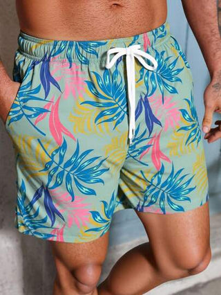 Manfinity Swimmode شورت شاطئ عصري بخصر رباط مطبوع بنمط نباتات استوائية للرجال، شورت شاطئ كاجوال ولطيف للخارج والشاطئ، طراز هاواي