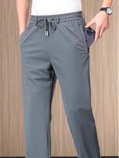 زوج من البناطيل الرجالية الرمادية ذات الخصر المطاطي، مناسبة للرياضة في الهواء الطلق، رحلات العطلات، الجولف، ارتداء اليومي للعمل