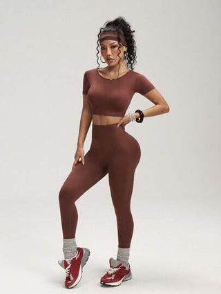Sport Studio XYH106 مجموعة بنطلون وفوق للنساء تشمل ملابس علوية رياضية قصيرة الأكمام وظهر مكشوف، طراز أنيق للصيف
