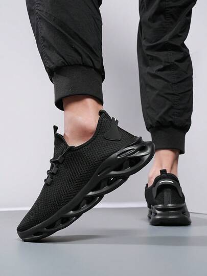 زوج من الأحذية الرياضية الكاجوال الخفيفة متعددة الألوان ذات الرباط، أحذية الركض الصيفية للخارج