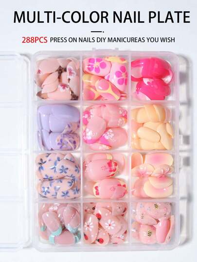 مجموعة أظافر صناعية قصيرة بشكل بيضاوي مكونة من 288 قطعة (12 مزيج متنوع) منها تصاميم أزهار الهيبيسكوس و نحل و خنافس ، تأتي بتصميمات فرنسية باللون الوردي والأصفر والأبيض ، سهلة الارتداء لاستخدام اليومي وحفلات الرقص لدى السيدات والفتيات