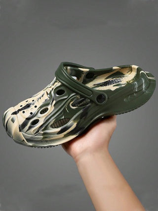 صنادل مزخرفة بطبعات الكاموفلاج نمط الخرق للرجال، متعددة الاستخدامات للصيف والخارج قابلة للتنفس وسميكة الأسفل من نوع الأحذية المائية، مانعة للانزلاق، مريحة، تزيد من الارتفاع