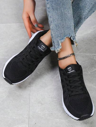 أحذية رياضية نسائية ذات شبكة تنفس وأربطة أمامية مع أسطح مرنة لينة، مناسبة للجري في الأماكن المفتوحة