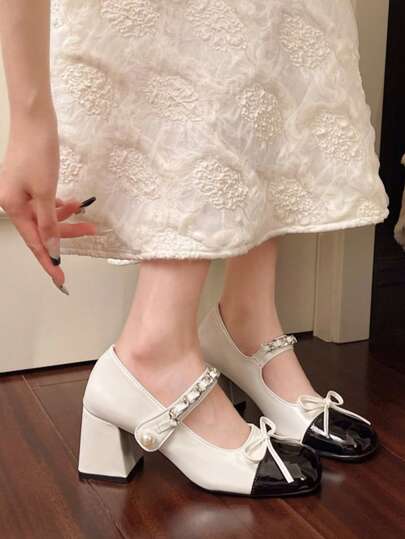 أحذية شقق نسائية فرنسية رجعية مع فيونكة تفاصيل ذات كعب منخفض من نوع "ماري جين" باللون الفضي