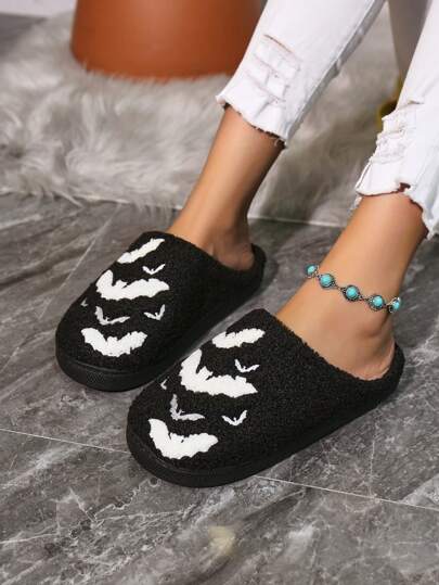 نعال منزلية دافئة للنساء ذات تصميم كرتوني لطيف بنمط خفافيش، مضحك للاستخدام في المنزل يوم هالوين