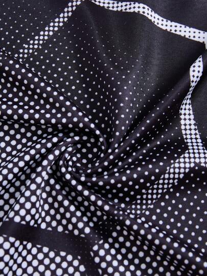 SHEIN مجموعة رياضية من قطعتين (قميص أكمام قصيرة رقبة دائرية وشورت) بطباعة رياضية لكرة القدم للأولاد المراهقين