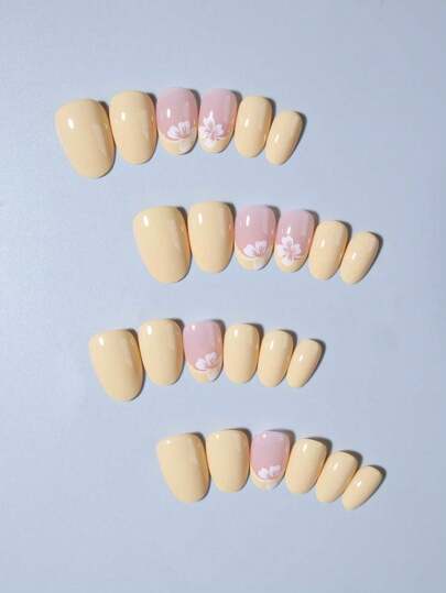 ارتقي بأناقتك مع مجموعة 24 قطعة أظافر مزيفة قصيرة بشكل بيضاوي مع أزهار وألوان ماكرون فرنسية، أظافر أكريليك مزيفة كاملة الملائمة ، تحتوي على 1 قطعة هلامي لاصق و 1 ملف أظافر، مناسبة للنساء والفتيات لاستخدامها في العمل اليومي والدراسة والحفلات