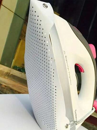 قطعة واحدة حامي إحترافي من الحديد المطاوع ، وسادة كي مضادة للاحتراق لمكواة الكي الكهربائية ، متين و سهل التركيب ، حماية للكي لجميع أنواع الأقمشة