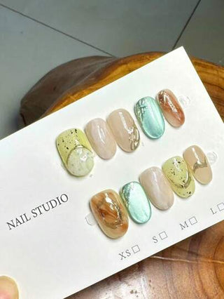 10 قطع ملصقات فن أظافر قطة اليد النقية القابلة للارتداء، تصميم جديد لأظافر عيون القطط تضيء المظهر، مناسبة للبنات أو النساء للارتداء في المناسبات أو المناسبات الخاصة.