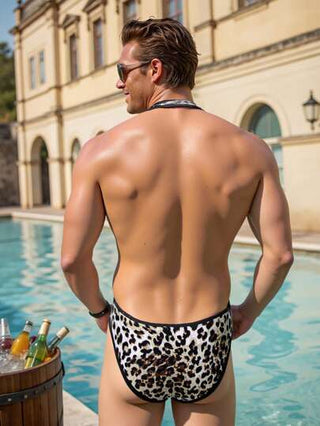 Manfinity Swimmode ملابس سباحة رجالية من قطعة واحدة بنقشة نمر بدون ظهر وحول الرقبة
