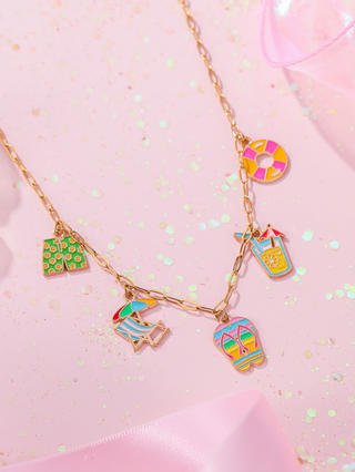 طقم مجوهرات واكسسوارات مكون من قلادة من الكائن بتصميمات ملونة لأوقات الصيف المميزة مثل: بنطال مزهري ملون، مظلة نمط ، نعال، حلقة سباحة، وربما علاقات ، هدية رائعة للأصدقاء والعائلة في أعياد الميلاد والإجازات