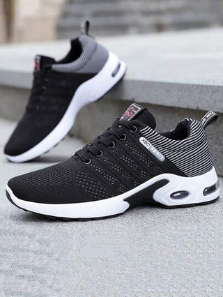 بوت ركض سيبربانك، متعددة الاستخدامات للرجال والنساء للياقة البدنية والتنقل في المدينة والرياضات الخارجية، بتصميم من اللونين الأسود والأبيض مع شعار جانبي وكعب هواء بارتفاع 3 سم، إطار خفيف من الشبكة الثلاثية الأبعاد للصدمات وال-TPU، بوت رياضي قتالي بغطاء أم