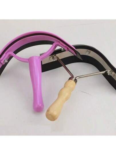 قطعة واحدة من كشاطة عرق الخيل، فرشاة للبقر والخيول، كشاطة عرق، مشط تصفيف، مقبض سيليكون، كشاطة عرق الخيل، كشاطة ماء الخيل، كشاطة استحمام الخيل، سن مسننة من الفولاذ المقاوم للصدأ، أدوات تنظيف الخيول، لوازم الاستقرار، مشط شعر البقر والخيول، مناسب للاستحمام و