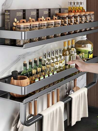 زوج اثنان من رفوف المطبخ المنظم للتوابل (طبقتين)، مع خطاطيف وأسياخ، سعة كبيرة وهيكل معدني، رف تخزين متعدد الوظائف للمنزل ، رفوف معلقة على الحائط - سهلة التركيب ، تخزين منظم ، سهل الوصول إليه