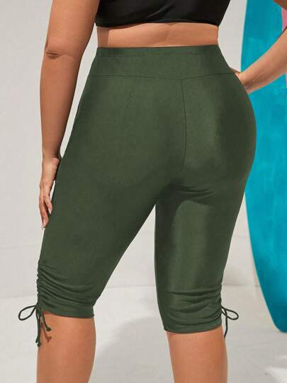 SHEIN Swim سراويل سباحة متوسطة الطول بسحاب بسيطة بلون واحد مقاس كبير للنساء