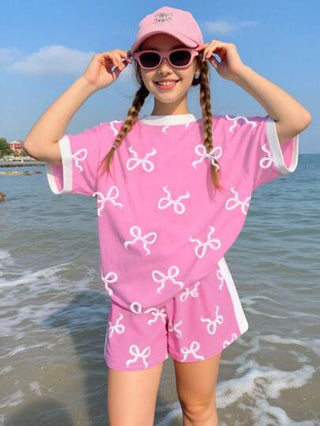 girls-sets طقم تيشيرت أساسي بأكمام قصيرة وشورت للفتيات بطبعات خطوط واربطة فيونكة شرائط أنيقة وعصرية