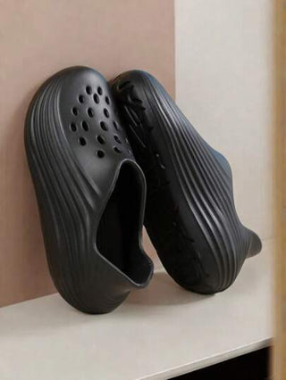 أحذية رجالية ذات ثقوب لأنشطة المنزل والأوقات الحرة الخارجية الصيفية الجديدة ،\ مريحة للتجمعات اليومية على الشاطئ، أحذية رجالية ذات نعل مسطح بلون واحد، عصرية وبسيطة