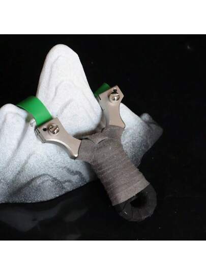 قطعة واحدة مقذوف خارجي من الفولاذ المقاوم للصدأ على شكل قوس ، مع حقيبة حمل للمقذوف ، 3 سهام سمك من الفولاذ المقاوم للصدأ ، 2 حزام مطاطي ، 100 جرام من الرصاص الطيني ، طقم صيد وصيد سمك خارجي ، هدية للرجال والنساء