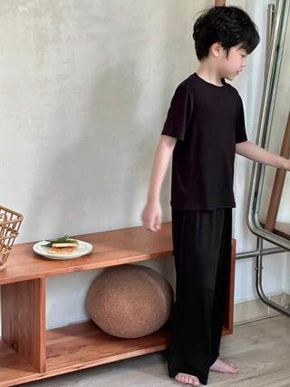 DAZY زي الأطفال لفصل الخريف: طقم للأولاد الصغار/المراهقين, قميص تريكو بأكمام قصيرة وبياقة طاقم ذو لون واحد + بنطال بيجاما طويل