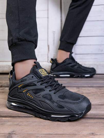 أحذية رياضية للرجال، أحذية رياضية سوداء كاجوال منفذة للهواء مع ترصيع وأربطة شباك