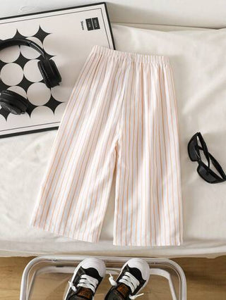 سراويل غير رسمية للأطفال مخططة مع ملصق سفر زخرفي، لموسم الربيع/الصيف