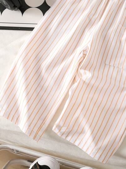 سراويل غير رسمية للأطفال مخططة مع ملصق سفر زخرفي، لموسم الربيع/الصيف