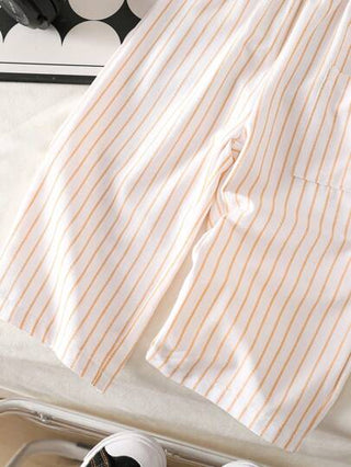 سراويل غير رسمية للأطفال مخططة مع ملصق سفر زخرفي، لموسم الربيع/الصيف