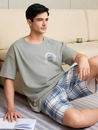 2 قطعة بيجامة رجالي بأكمام قصيرة لون رمادي بسيطة، ملابس منزلية مريحة، توبتقصيرة الأكمام وشورت مربع الطباعة