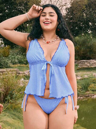 Swim Mod المثبت العلوي ذو رقبة على شكل V والربطة الأمامية والسفلي مطابق للطباعة المربعة للسيدات ذوات الحجم الكبير، ملابس شاطئ مبسطة وجميلة