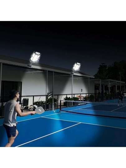 ضوء حائط خارجي تعمل بالطاقة الشمسية 9900 لومن، 1/2/4 قطع إضاءة فيضية بها 43 مصباح ليد مع جهاز استشعار للحركة والتحكم عن بعد و 3 أوضاع إضاءة، قابل للفصل. مناسب للممرات والحدائق والمرآب والمداخل والإضاءة الخارجية. إضاءة خارجية حديثة من بلاستيك متين، مناسبة