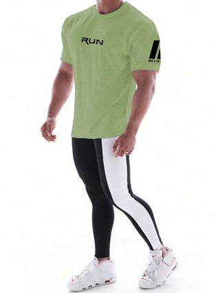 Manfinity Sport Corelite تي شيرت رياضية قصيرة الأكمام رقبة دائرية مطبوع عليها شعارات للرجال للصيف