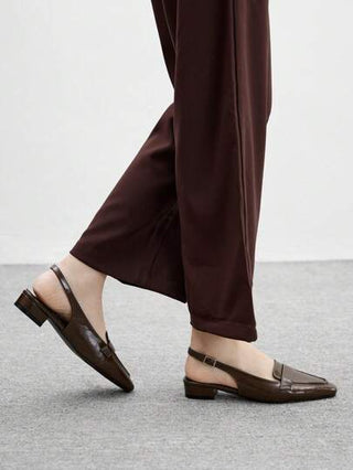 Mnmlis شبشب مربع الأصبع للنساء بنقشة بني داكن، مزود بشريط مشبك للإرتداء السهل