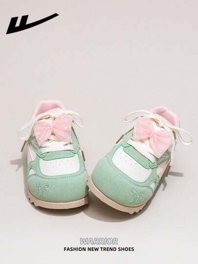 WARRIOR زوج حذاء رياضي كاجوال بنسائي من WARRIOR بنعل سميك وأربطة، ذو قاع ناعم للاستخدام اليومي والتنزه الخارجي، برؤوس مستديرة ذات كعب منخفض مُقاوم للانزلاق بلون صلب أنيق ذو قاع ناعم مناسب للتنزه والتخرج والتزلج، أحذية رياضية نسائية برقبة منخفضة