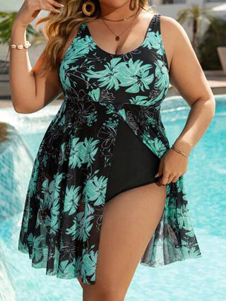 SHEIN Swim قطعة علوية من تانكيني مع نمط زهري استوائي مطبوع للمرأة كبيرة الحجم مع أربطة قابلة للضبط ، مرنة وداعمة
