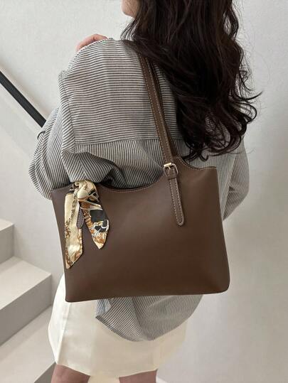 حقيبة كتف بلون أحادي مطبوع عليها حرف أنيقة وبسيطة مع وشاح، مناسبة للتسوق، المحافظ، التسوق، النساء الشابات، طلاب الجامعة، المبتدئين، الموظفين البيض. وهي مناسبة جدًا للمكاتب والجامعات والعمل والأعمال التجارية والتنقل والأنشطة الخارجية والسفر والخروجات