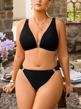 Swim Chiccia بدلة سباحة للنساء البدينات، ذات 2 قطعة، حاكة بعمق على شكل V باللون الأسود ذات أشرطة واسعة والجزء السفلي مثلثي الشكل عالي القطع، مناسبة للشاطئ والعطلات الصيفية