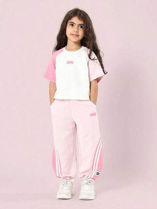 تيشيرتات بناتي SUMWON بدلة رياضية نيويورك للأطفال متناسقة قمصان وبنطلون تريننج ملابس تدريب صيفية وربيعية مكونة من قطعتين