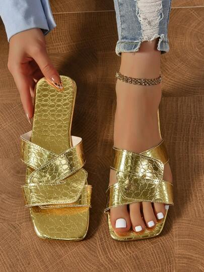 نعال شرائح مسطحة للنساء ذات فتحة مربعة والجزء العلوي مزخرف بنقش التمساح، خفيفة الوزن ومريحة للارتداء الداخلي والخارجي والأنشطة اليومية، لون الذهبي، نعال شرائح مسطحة للصيف