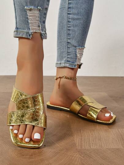 نعال شرائح مسطحة للنساء ذات فتحة مربعة والجزء العلوي مزخرف بنقش التمساح، خفيفة الوزن ومريحة للارتداء الداخلي والخارجي والأنشطة اليومية، لون الذهبي، نعال شرائح مسطحة للصيف