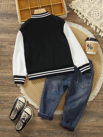 جاكيت طيات بيسبول للأولاد الصغار، من قماش ناعم، مزينة بلصقات أرقام على الصدر، كاجوال وأنيقة، مناسبة للخروجات والمدرسة، في فصلي الربيع والخريف