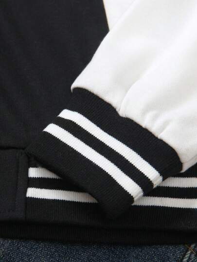 جاكيت طيات بيسبول للأولاد الصغار، من قماش ناعم، مزينة بلصقات أرقام على الصدر، كاجوال وأنيقة، مناسبة للخروجات والمدرسة، في فصلي الربيع والخريف