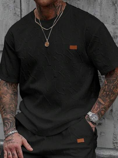 Manfinity CasualCool قميص تي شيرت رجالي كاجوال برقبة مستديرة ، بتصميم إنستقرام بسيط وأنيق ، نسيج مُقَصَّبَ به نقش بأحرف إنجليزية ، لون أسود