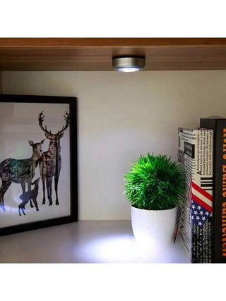 1 مصباح إضاءة فضي بنظام الدفع، 3 مصابيح ليد لاسلكية لخزانة الأضواء الليلية، بتصميم دائري للضغط، إضاءة جدارية مناسبة لإضاءة المنزل، الممر والحمام والغرفة والمطبخ والخزائن والسلالم والسكن الجامعي (البطارية غير مشمولة)