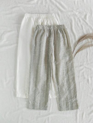 SHEIN Vintaside Kids 2 حبات مجموعة بنطلون أطفال بنين 4-7 سنوات ريفي بسيط عادي ، بسيط ، من القماش المنسوج ، مناسب للأنشطة الخارجية والاستخدام اليومي ، ربيع / صيف