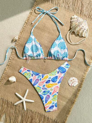 Swim Mod بيكيني مكون من قطعتين، طبعة عشوائية وقماش ذو ملمس مموج، إكسسوار على شكل نجمة بحر ذهبية، شريط خلفي مثلث للأعلى وسراويل سباحة قصيرة، طقم بيكيني جذاب