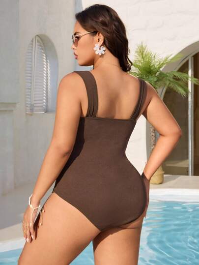SHEIN Swim Curve بدلة سباحة قطعة واحدة، مناسبة للمقاسات الكبيرة، صلبة اللون من نسيج مرن مقصوص بطريقة محكمة، ذات رقبة عالية, أناقة الأسلوب