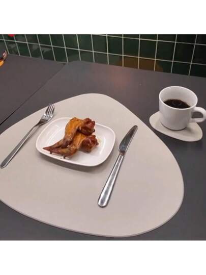 2/4/8 مجموعات من الأطباق تحت الأكواب والبسيطات باللون الأسود (بسيطات + أطباق تحت الأكواب)، بسيطات مثلثة، ديكور طاولة، مجموعات بسيطات هدية للمناسبات