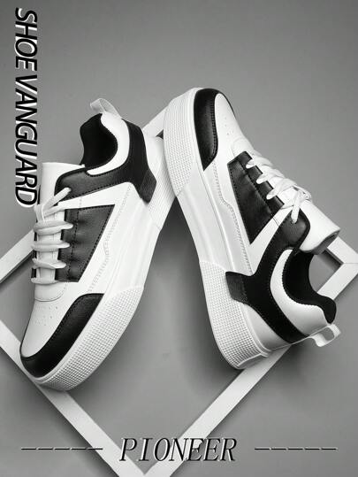 أحذية رياضية كاجوال كلاسيكية ذات لون متباين للرجال مناسبة للارتداء اليومي والخروج، بأسلوب بسيط وتصميم خفيف مصنوعة من شبكة تنفس